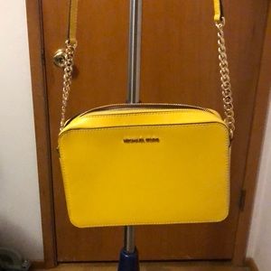 Michael Kors Bright Crossbody
